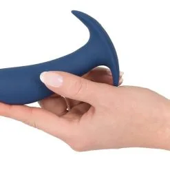 You2Toys Vibrerende Buttplug - Blauw -Buttpluggs Winkel vibrerende buttplug blauw hand